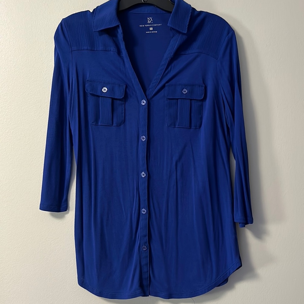 New York & Company - Women’s medium - button up dress shirt